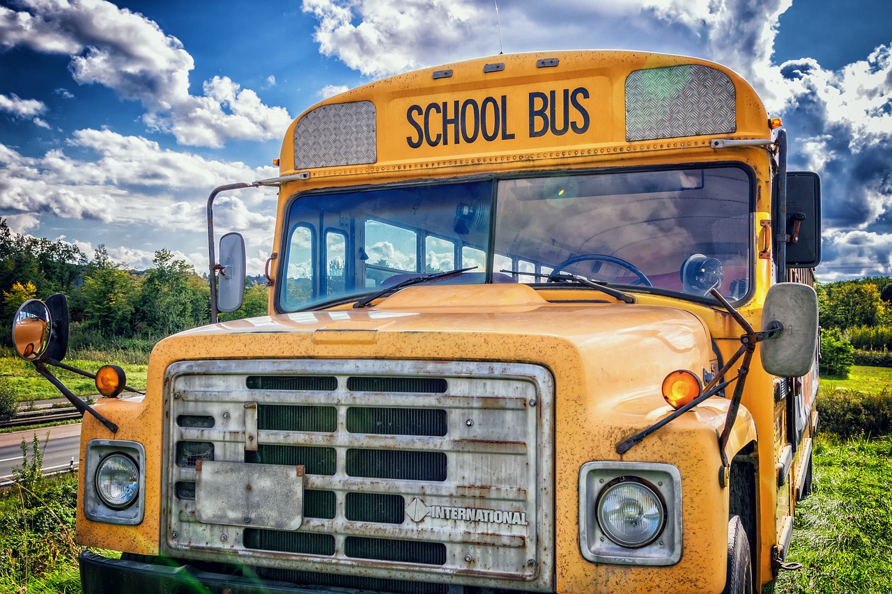 幼稚園バスのシートベルトに関する法令